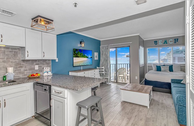 Angled Ocean View Studio with Incredible Views! Palace Resort 1005 - Sleeps 4 guests