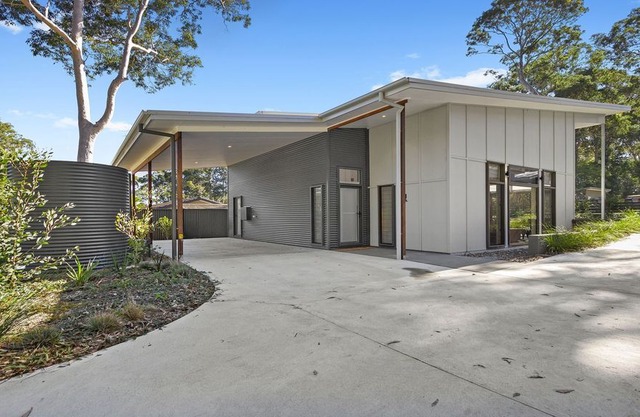 Annetts Parade Mossy Point Beach House