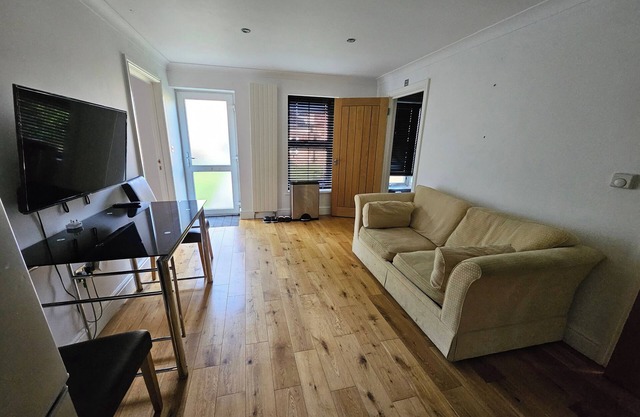 Annexe Pool Table, air Hockey, Table Tennis, Movie