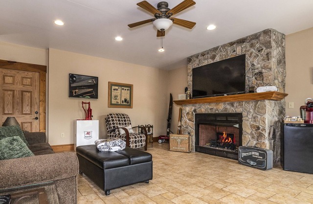 Anstead Suite - Mountain VIew