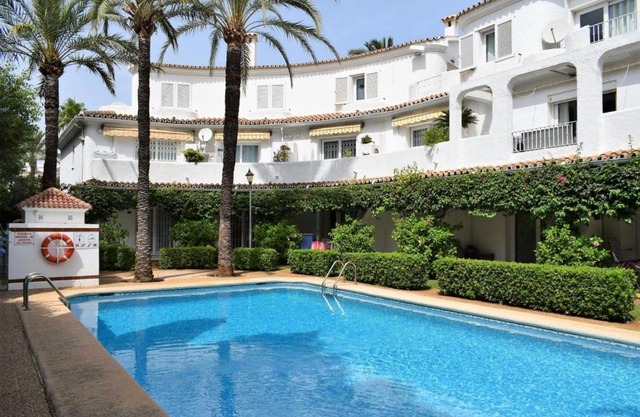 AP2124 Oasis Beach I Marineta