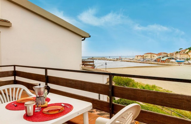 Apartment 'Appartamento Vista Mare Castiglione' with Sea View and Balcony