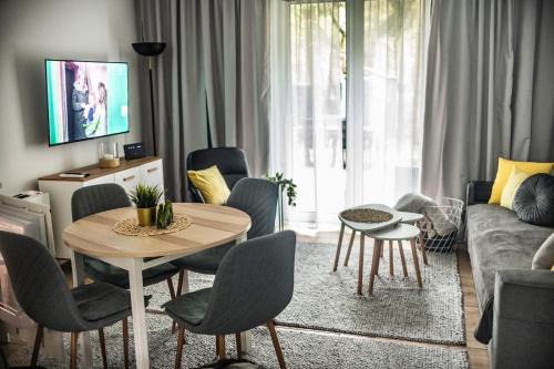 Apartament ,szeregowy domek z tarasem i dwoma sypialniami , 800 metrów od plaży