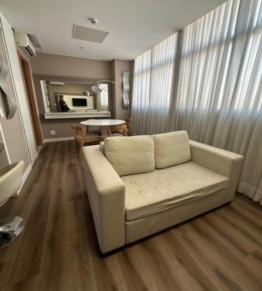 Apartamento completo e bem localizado