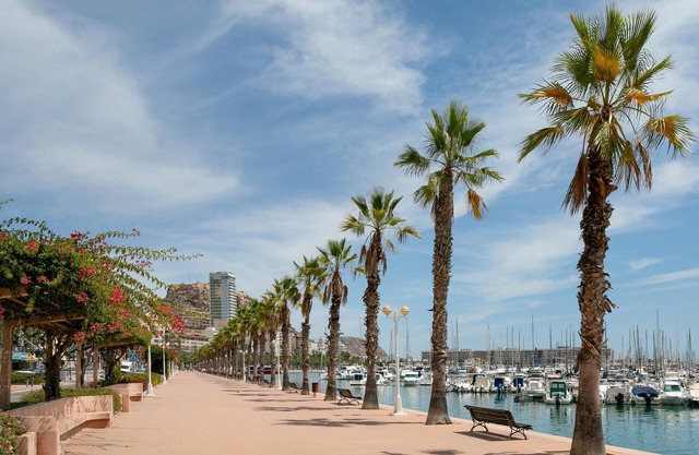 Apartamento delicias near the Beach with A/C & Wi-Fi