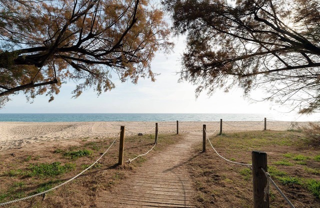 Apartamento Sant Mateu 25km BCN with Balcony, A/C & Wi-Fi