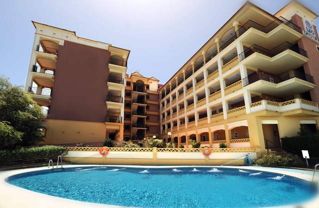 Apartamentos Leo Canela