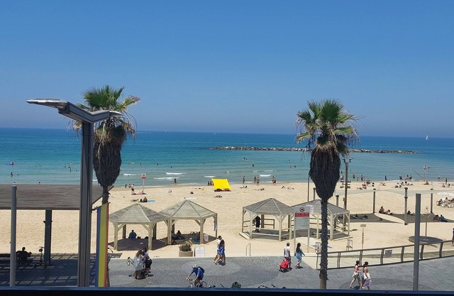 Aparthotel banana beach TLV promenade: surf, music, bars. Near Royal Beach hotel