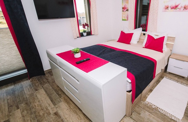 Apartma 1 (pogled na grad)