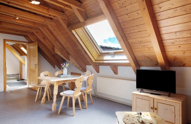 Apartment 'Großzügiges Rehblick 75qm' with Shared Garden