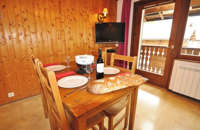 Apartment 'Le Morclan' with Mountain View and Balcony