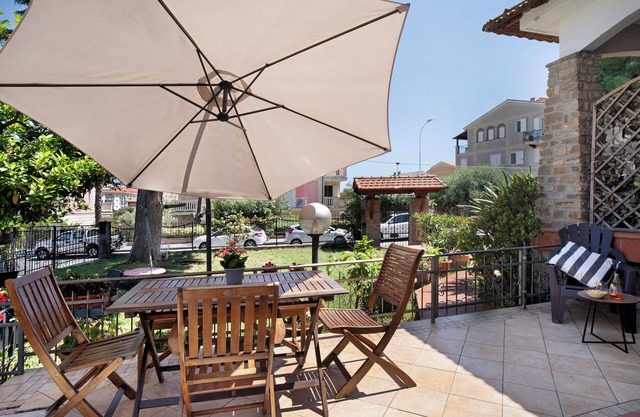 Apartment 'Villa Mistral' with Private Pool, Wi-Fi and Air Conditioning