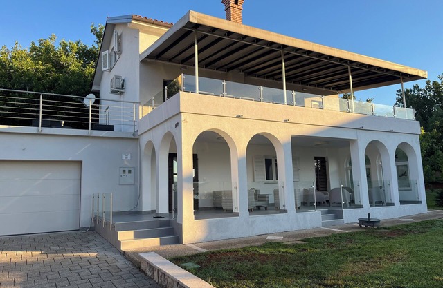 Apartment 1 - Exclusive apartment with sea view and pool