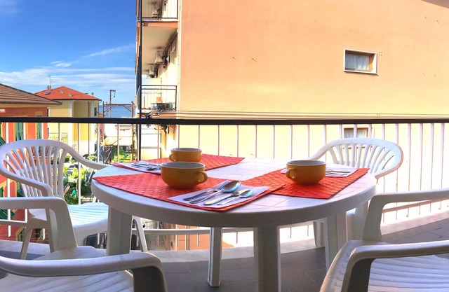 Apartment 100 meters from the beaches and close to the center