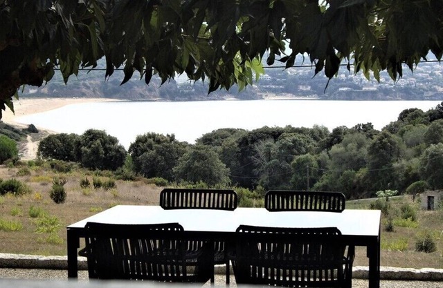 Apartment 2 comfortable rooms with garden and sea view