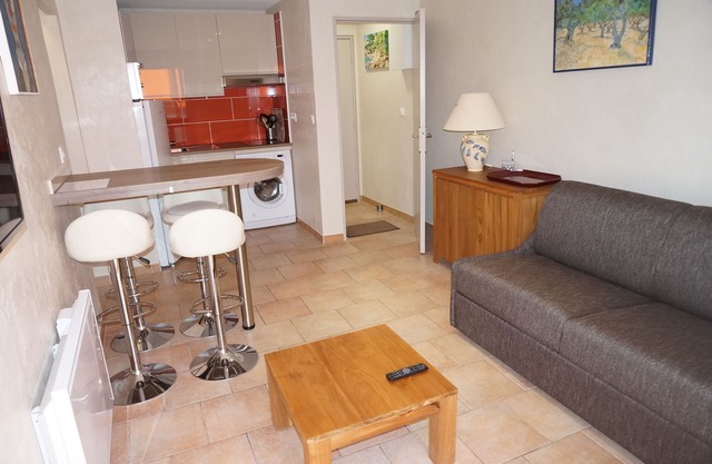 apartment 2 steps from the beach of la Favière