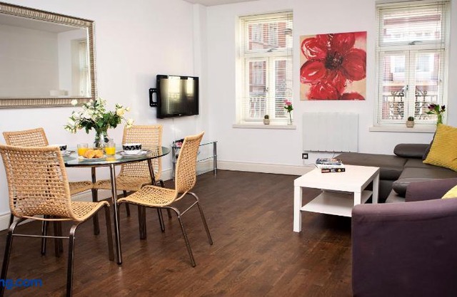 Apartment 2, Trafalgar Square (Second Floor)