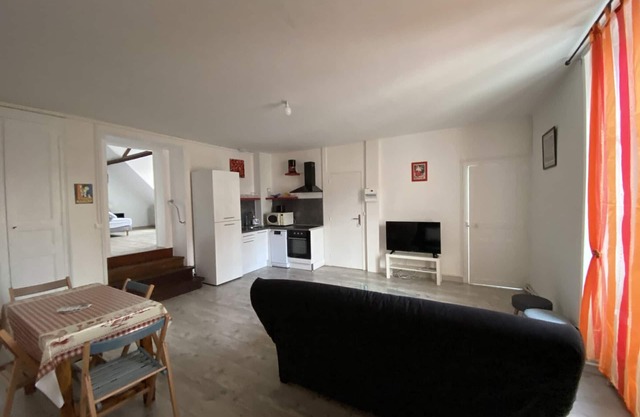Apartment 200m from Saint Roch Spa with Free Parking and WiFi
