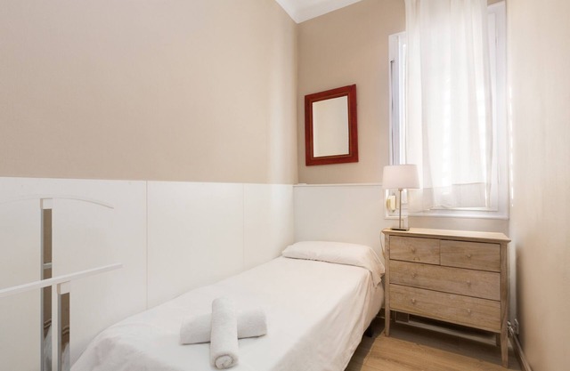 Apartment 300 meters from the Sagrada Familia Temple - FREE WIFI