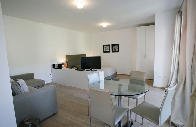 Apartment 4 beds, balcony, lake view, sauna, swimming pool