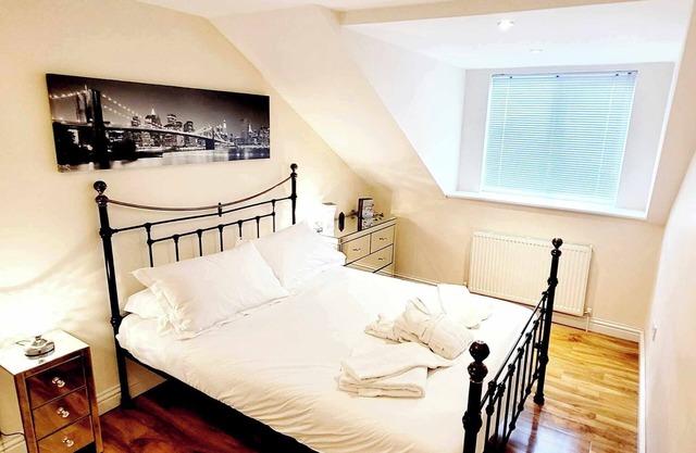 Apartment 4 - CHIC 2 BEDROOM APARTMENT LUXURY IN A GREAT LOCATION