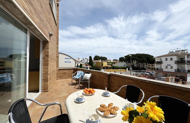 Apartment 5 minutes walk from Riells beach