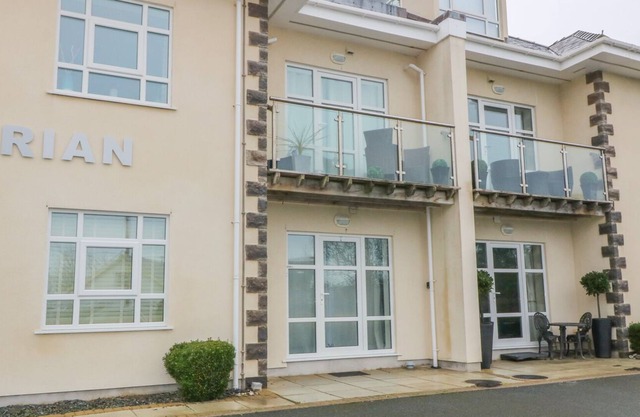 APARTMENT 7, country holiday cottage, with a garden in Morfa Nefyn