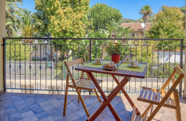 Apartment Alice: new, comfy, with terrace, for 4 people, 500m from beach