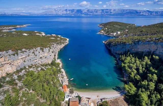 Apartment Ana - 5 m from beach: R5-16(2) - Cove Pokrivenik, Island Hvar, Croatia