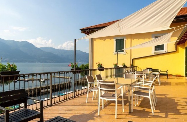 Apartment Atmosfere sul lago in Porto Valtravaglia - 10 persons, 3 bedrooms