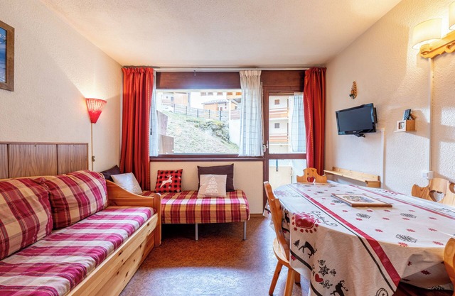 Apartment 'Au Pied Des Pistes' with Balcony