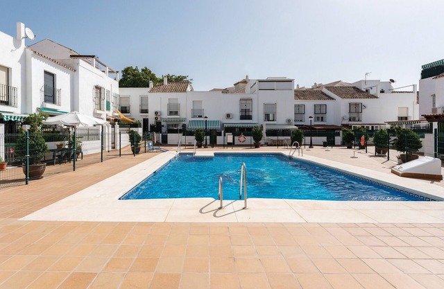 Apartment 'Benalmadenasol' with Shared Pool, Wi-Fi and Air Conditioning