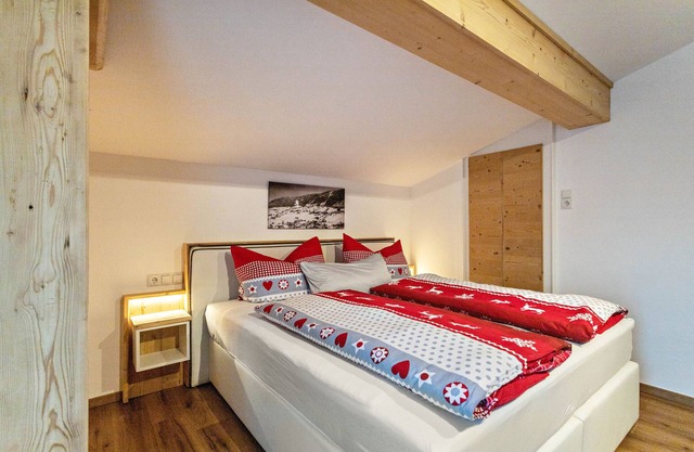 Apartment 'Bergwelt B' with Mountain View, Balcony and Wi-Fi