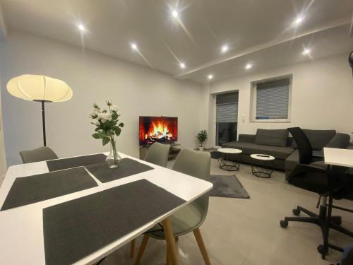 Apartment Business Suite mit 2 Schlafzimmer & Parkplatz, Fußbodenheizung & Netflix Premium, Zentral zu Audi & Schwarz Gruppe