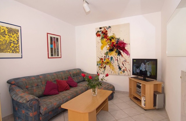 Apartment Carmel with 2 bedrooms for up to 5 people in Porec, Meernah