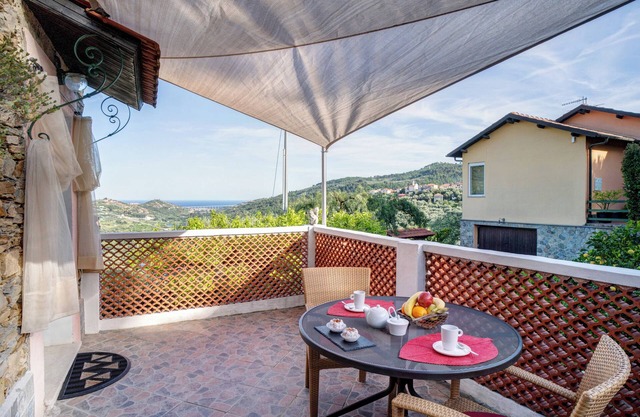 Apartment 'Casa Cen' with Sea View, Private Terrace and Wi-Fi