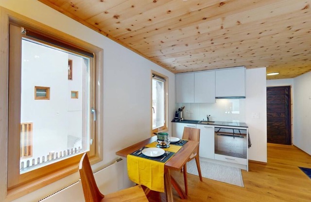 Apartment Chesetta - Newly Renovated Studio in a Quiet Location in Pontresina