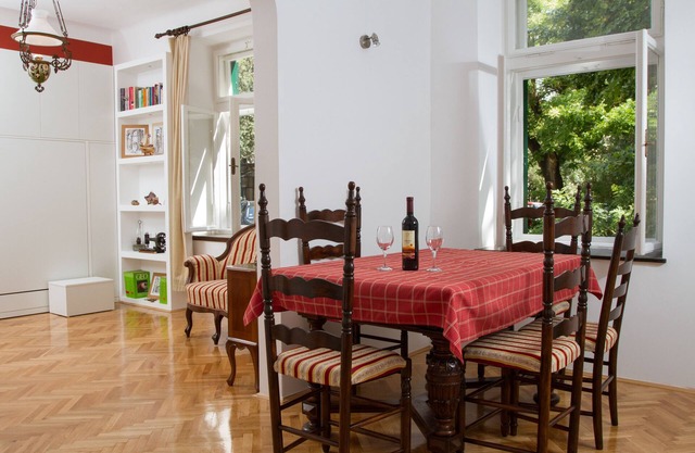 APARTMENT CLOSE TO BACVICE BEACH capacity 4 persons