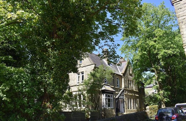 Apartment close to Pavilion gardens