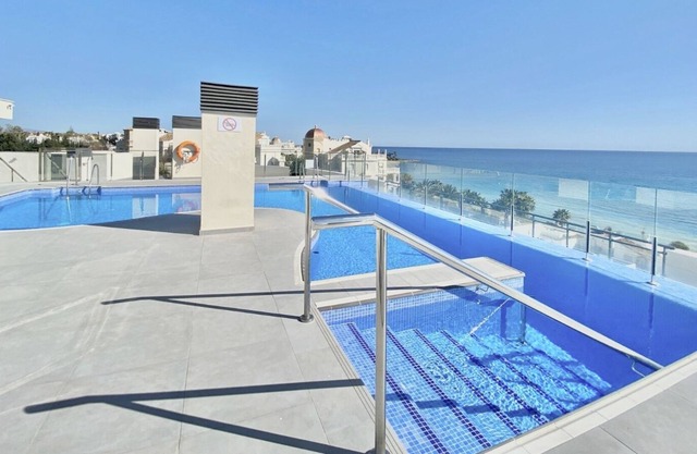 Apartment Cosmo Beach with Sea View, Shared Pool & Wi-Fi