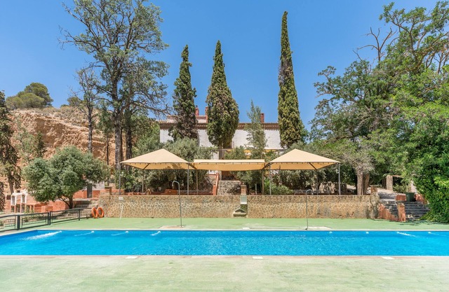 Apartment 'Cueva Beso' with Mountain View, Shared Pool and Wi-Fi