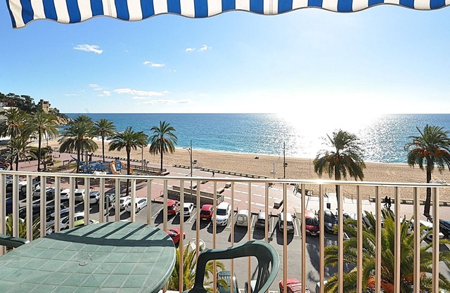 Apartment Doble 4CD, sea view, beach 30 m, 4/6 people, terrace.