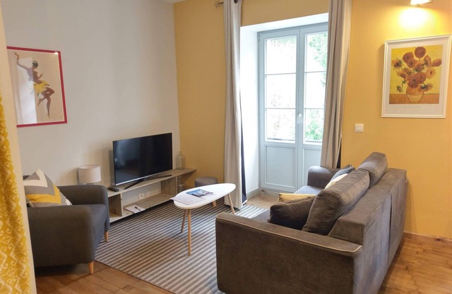 Apartment-Ensuite with Bath-Romarin
