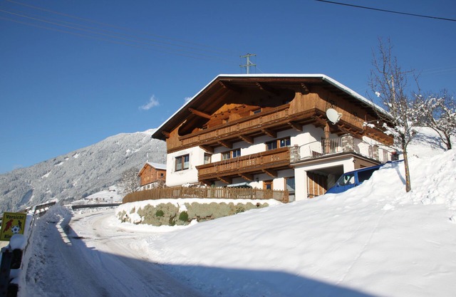 Apartment Enzian with magnificent view of the Zillertal mountains, pool, 2-5 pers.