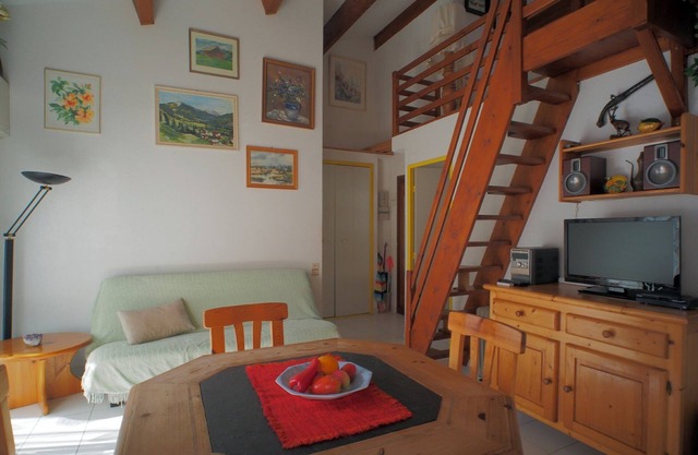 Apartment 'F K K Ferienwohnung Oasis Naturist' with Shared Pool, Shared Garden and Wi-Fi