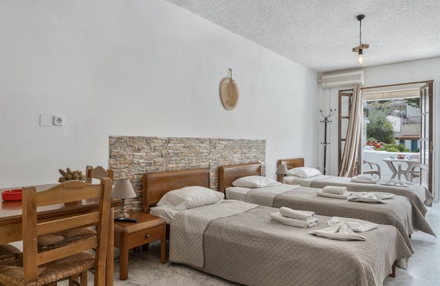 Apartment 'Family Room No 2' with Mountain View, Wi-Fi and Air Conditioning