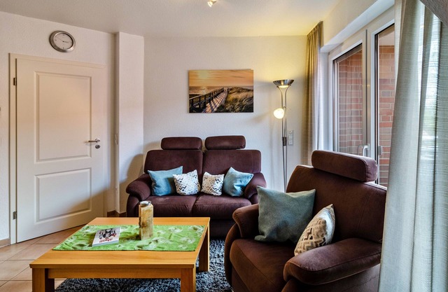 Apartment 'Ferienwohnung Neue Sande' with Private Garden, Balcony and Wi-Fi