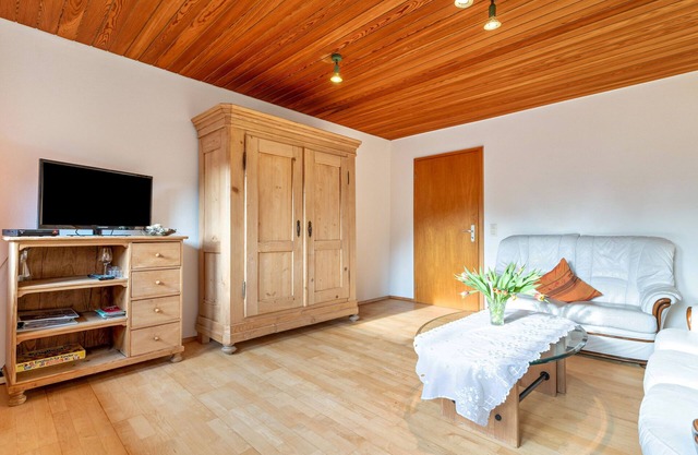 Apartment 'Ferienwohnung Dora' with Shared Garden, Balcony and Wi-Fi