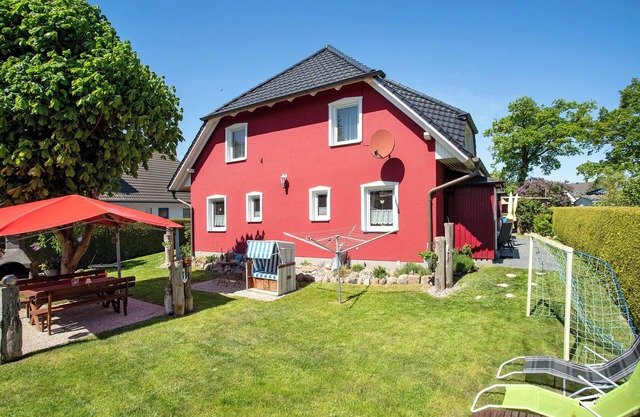 Apartment 'Fewo 12 - Halbinsel Darss - Ostsee' with Private Terrace, Shared Garden and Wi-Fi