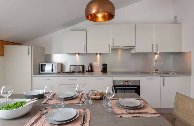 Apartment for 4 pp - top floor, modern, close to center and ski lifts